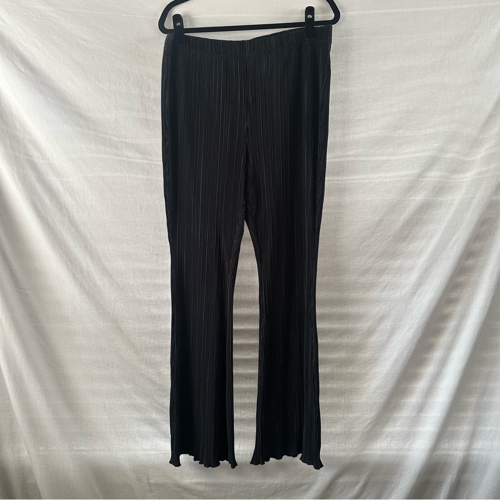 DIVIDED Flare Pleated Pants